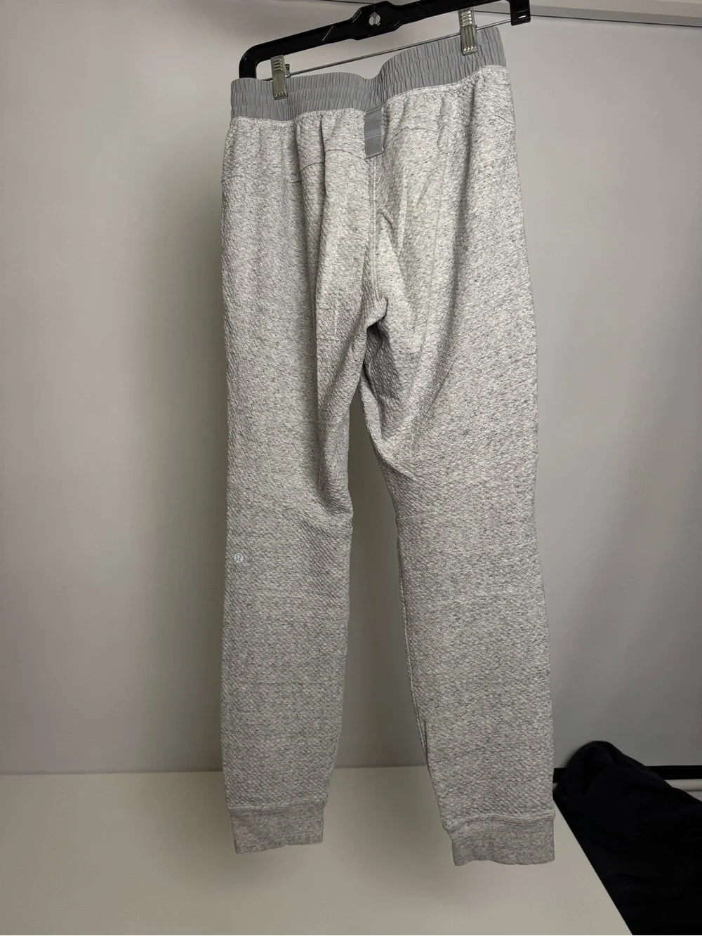 NWOT Lululemon Men’s At Ease Joggers Sweatpants Light Grey/Black Size S